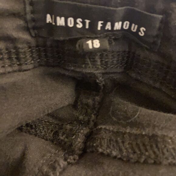 Almost Famous Jeans Womens Size 18 Distressed Black Cuffed - Picture 3 of 8